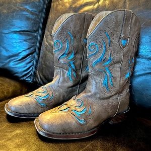 Girls cowboy boots size US 3, EUR 33.5, UK 2